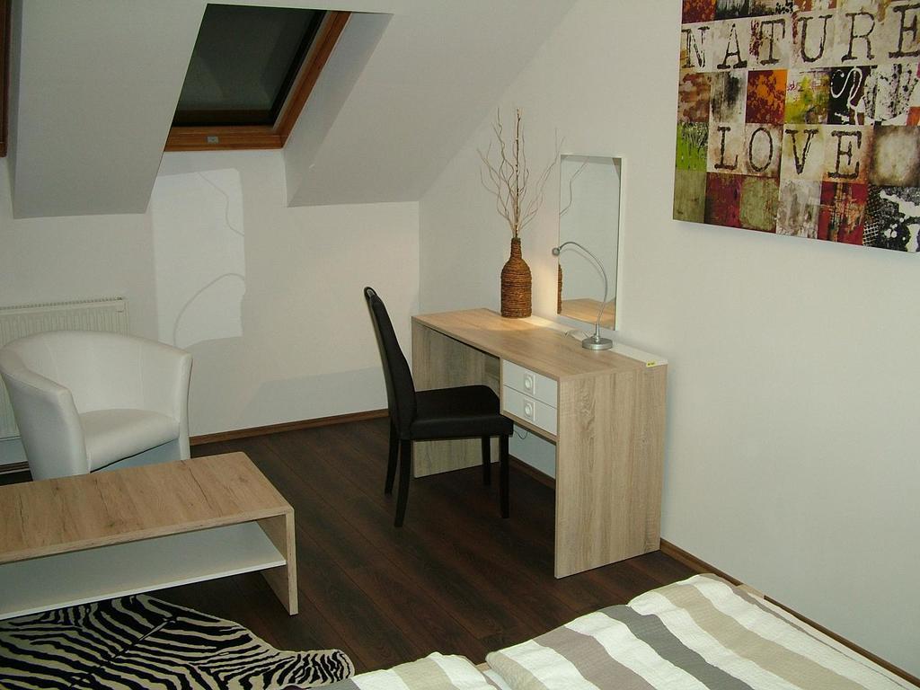 Korzo Apartman Koszeg Bilik gambar