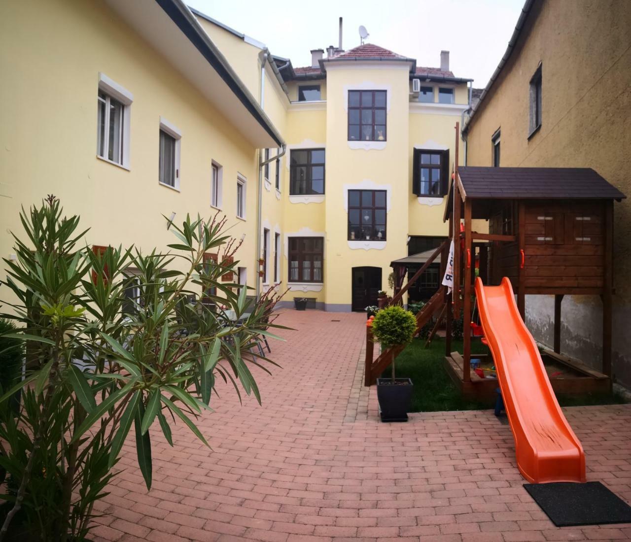 Korzo Apartman Koszeg Luaran gambar